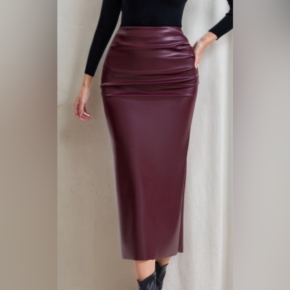 Faux Leather Burgundy Pencil Skirt. Side ruching and back slit Women’s Small